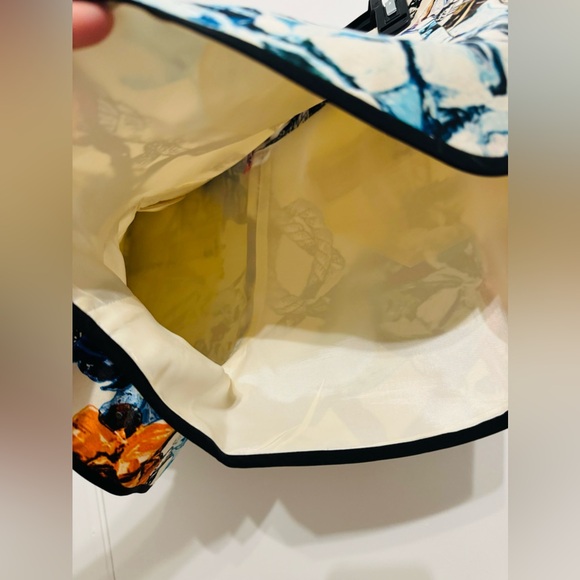 Tibi Silk Abstract Print Hot Shorts Contrasting Trim Fully Lined Size 10 - Picture 6 of 6